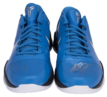 Kobe Bryant Signed Pair of Nike Zoom Kobe V Sneakers (Panini)